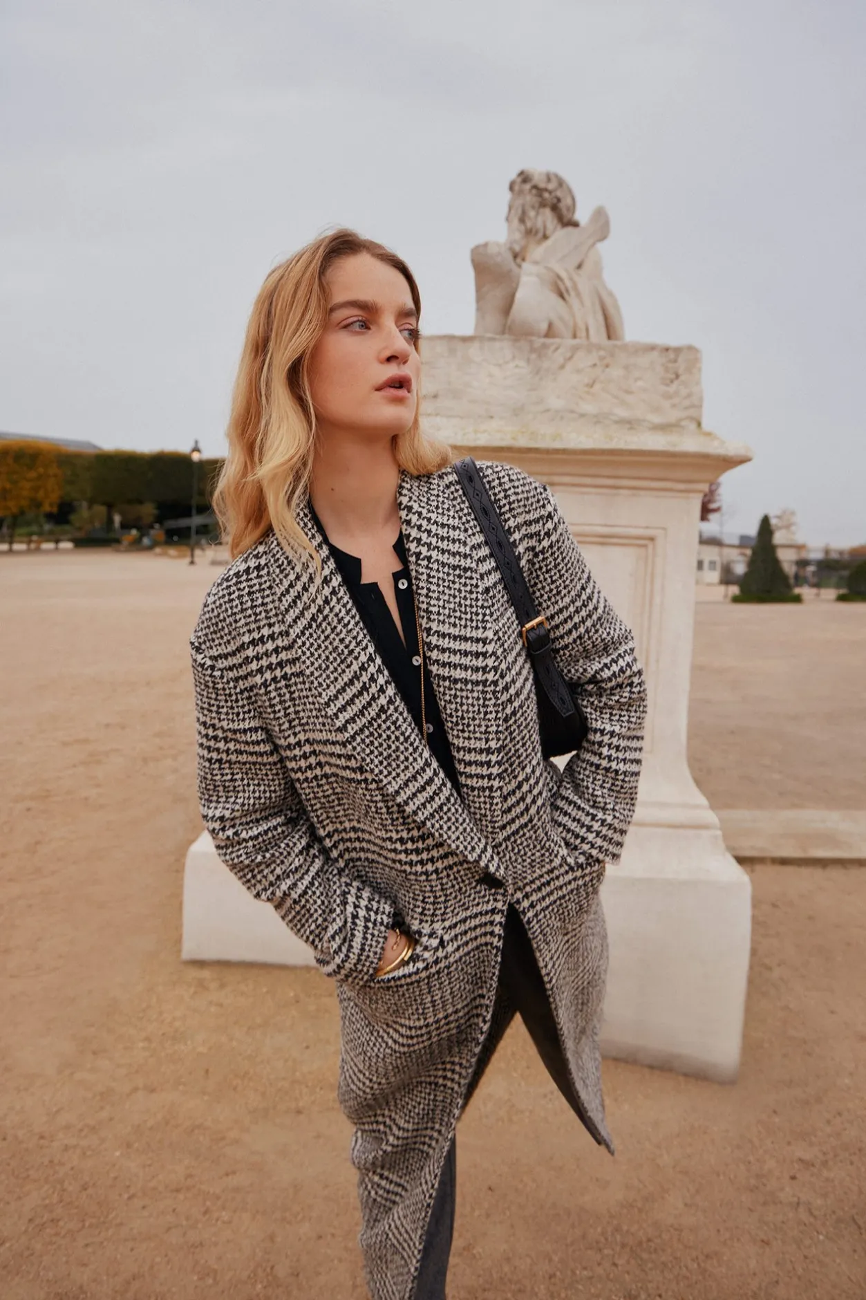 ada_abrigo_largo_de_cuadr_3.webp Sale Ada. Abrigo largo de cuadros Mujer Abrigos Y Chaquetas