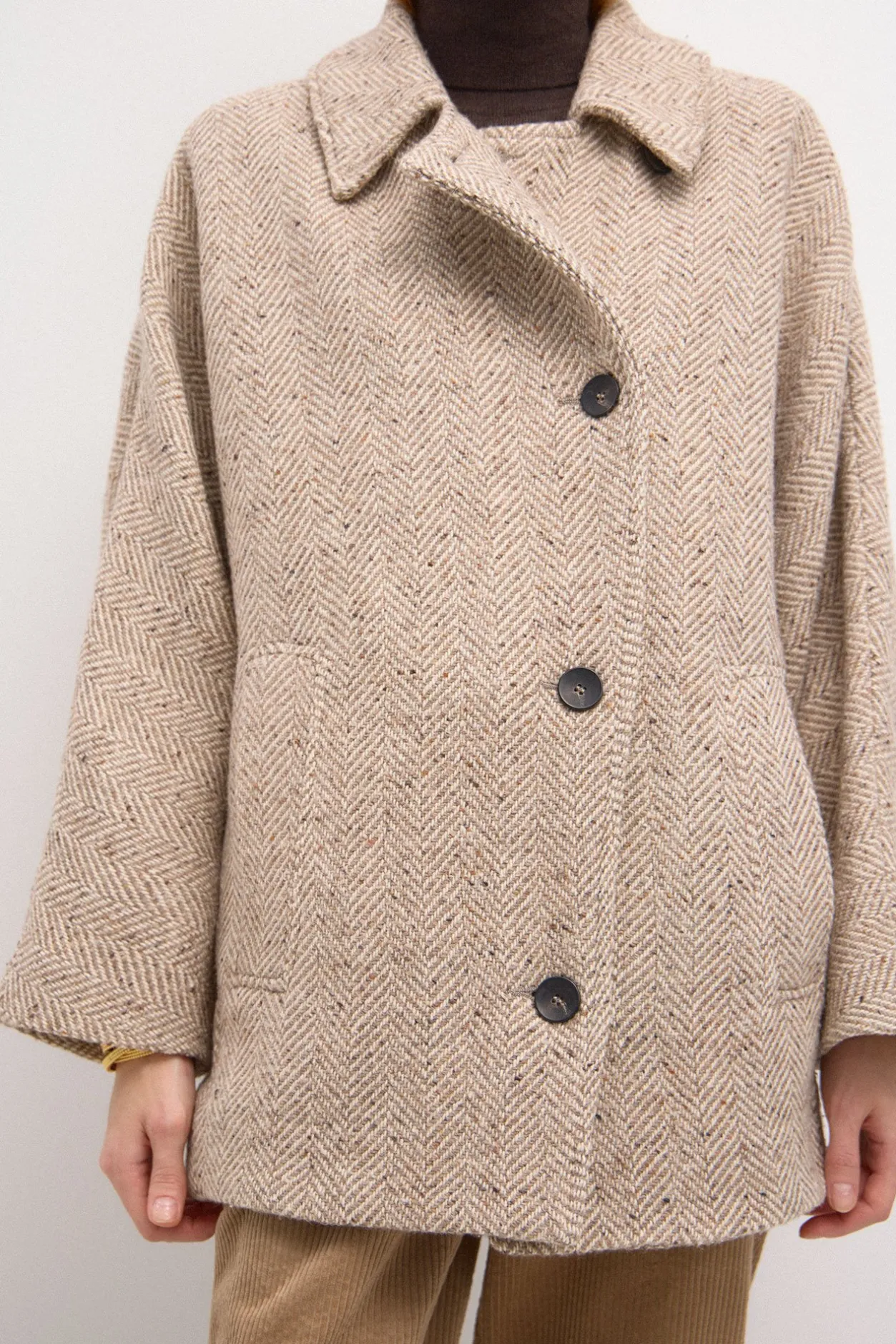 adriana_abrigo_oversize_d_1.webp Best Adriana. Abrigo oversize de espiga Mujer Abrigos Y Chaquetas