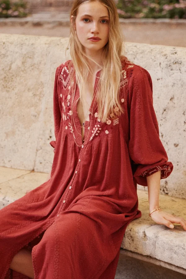 New Carola. Vestido bordado. Mujer Vestidos Y Monos