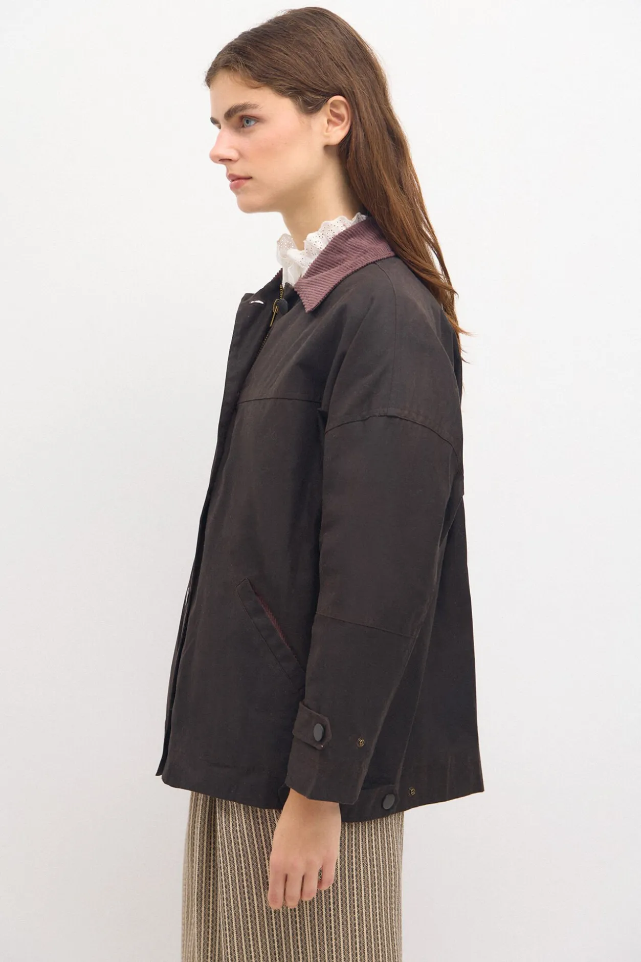 dalila_parka_corta_encera_2.webp Discount Dalila. Parka corta encerada Mujer Abrigos Y Chaquetas