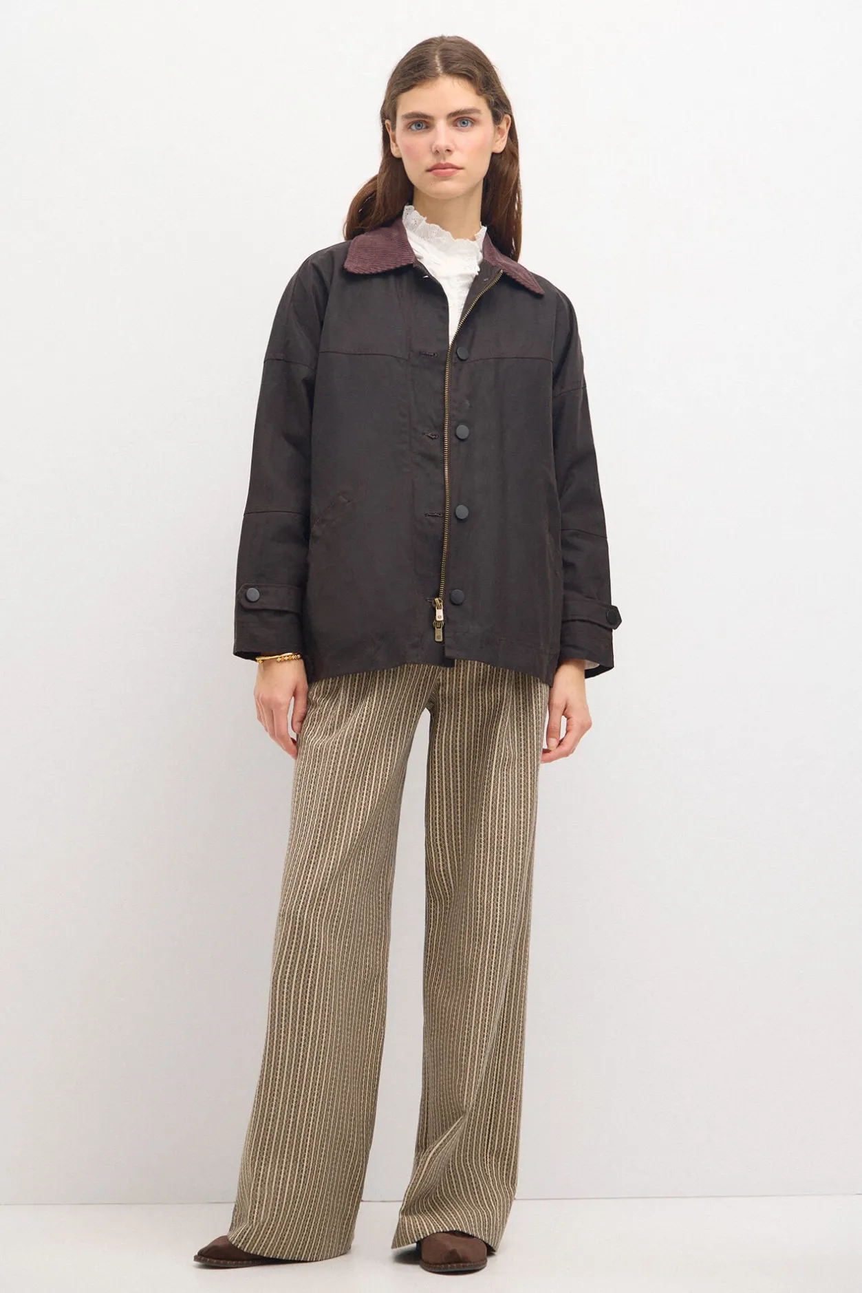 dalila_parka_corta_encera_4.webp Discount Dalila. Parka corta encerada Mujer Abrigos Y Chaquetas