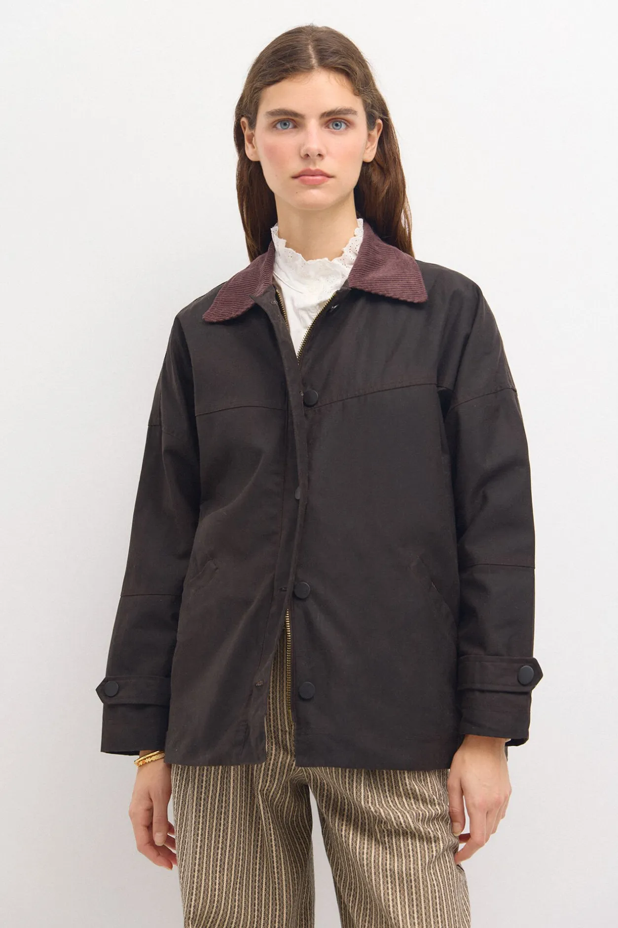 dalila_parka_corta_encera_5.webp Discount Dalila. Parka corta encerada Mujer Abrigos Y Chaquetas