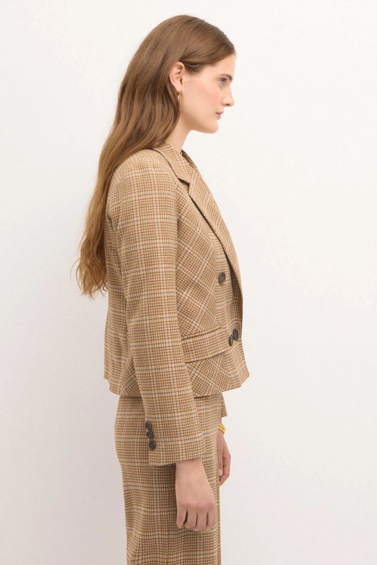 edith_americana_corta_de__3.webp Shop Edith. Americana corta de cuadros Mujer Blazers