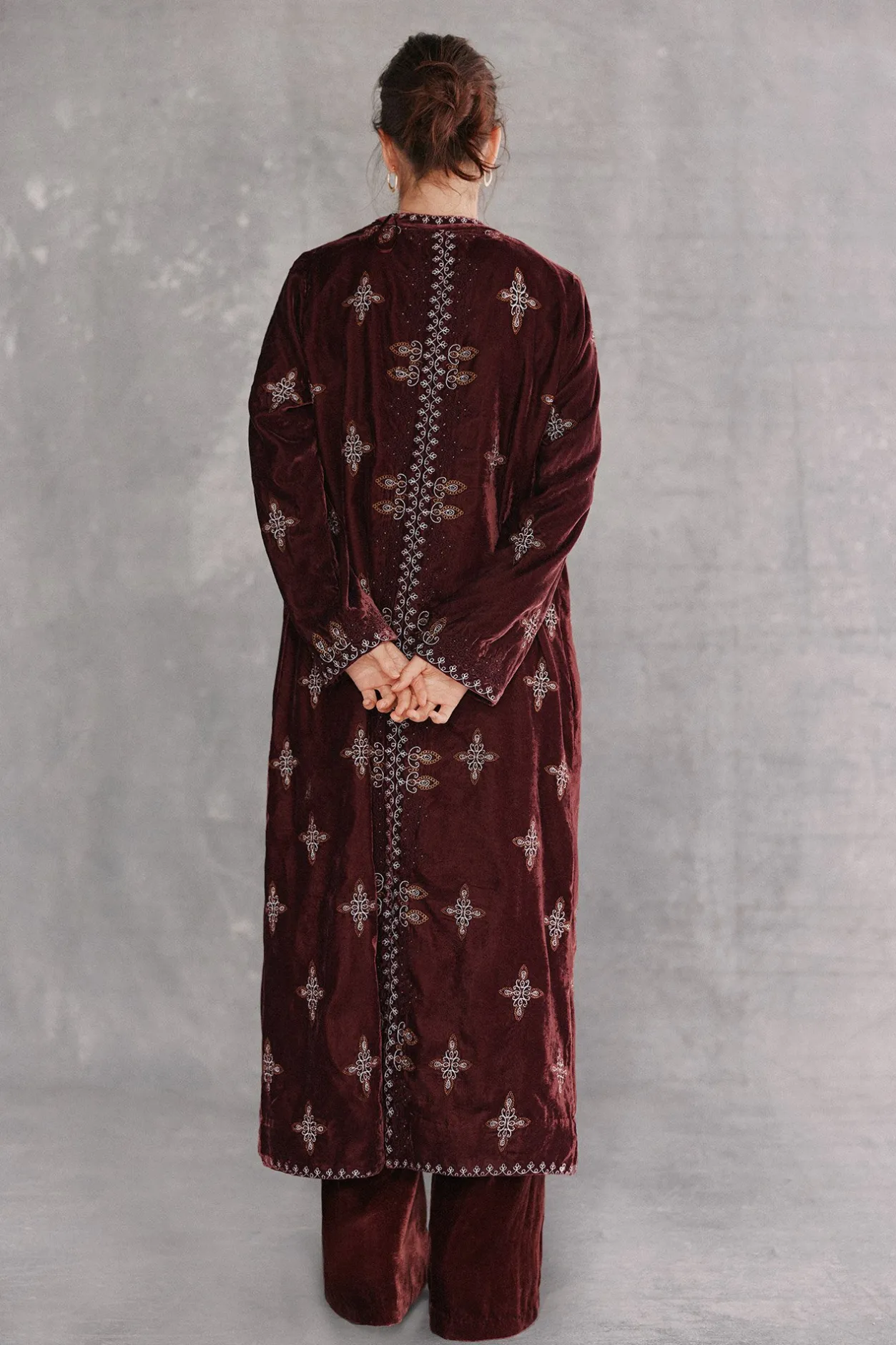 estrella_kimono_largo_ter_3.webp Clearance Estrella. Kimono largo terciopelo bordado Mujer Vestidos Y Monos