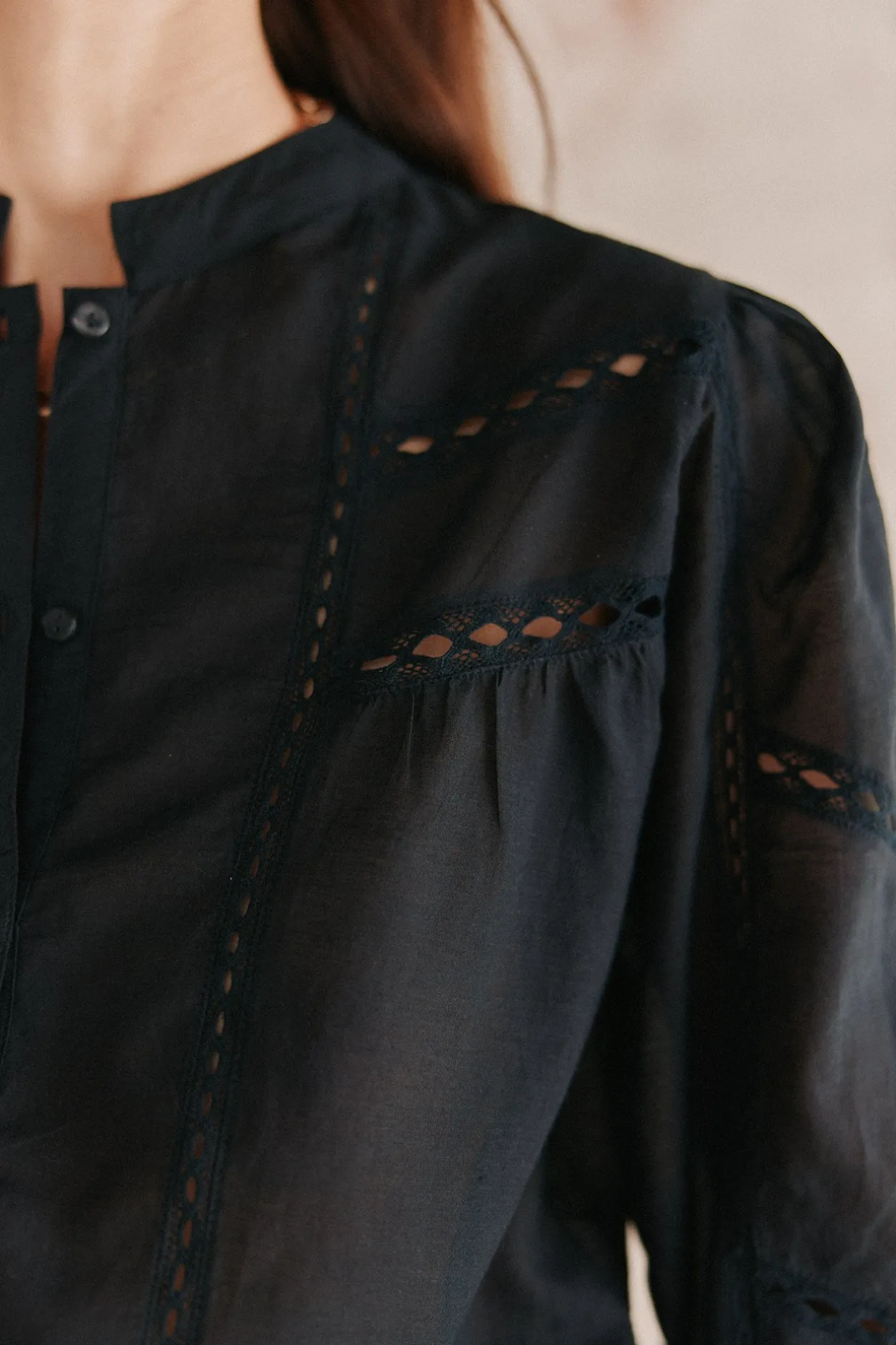 flora_camisa_negra_1.webp Outlet Flora. Camisa negra. Mujer Blusas Y Camisas
