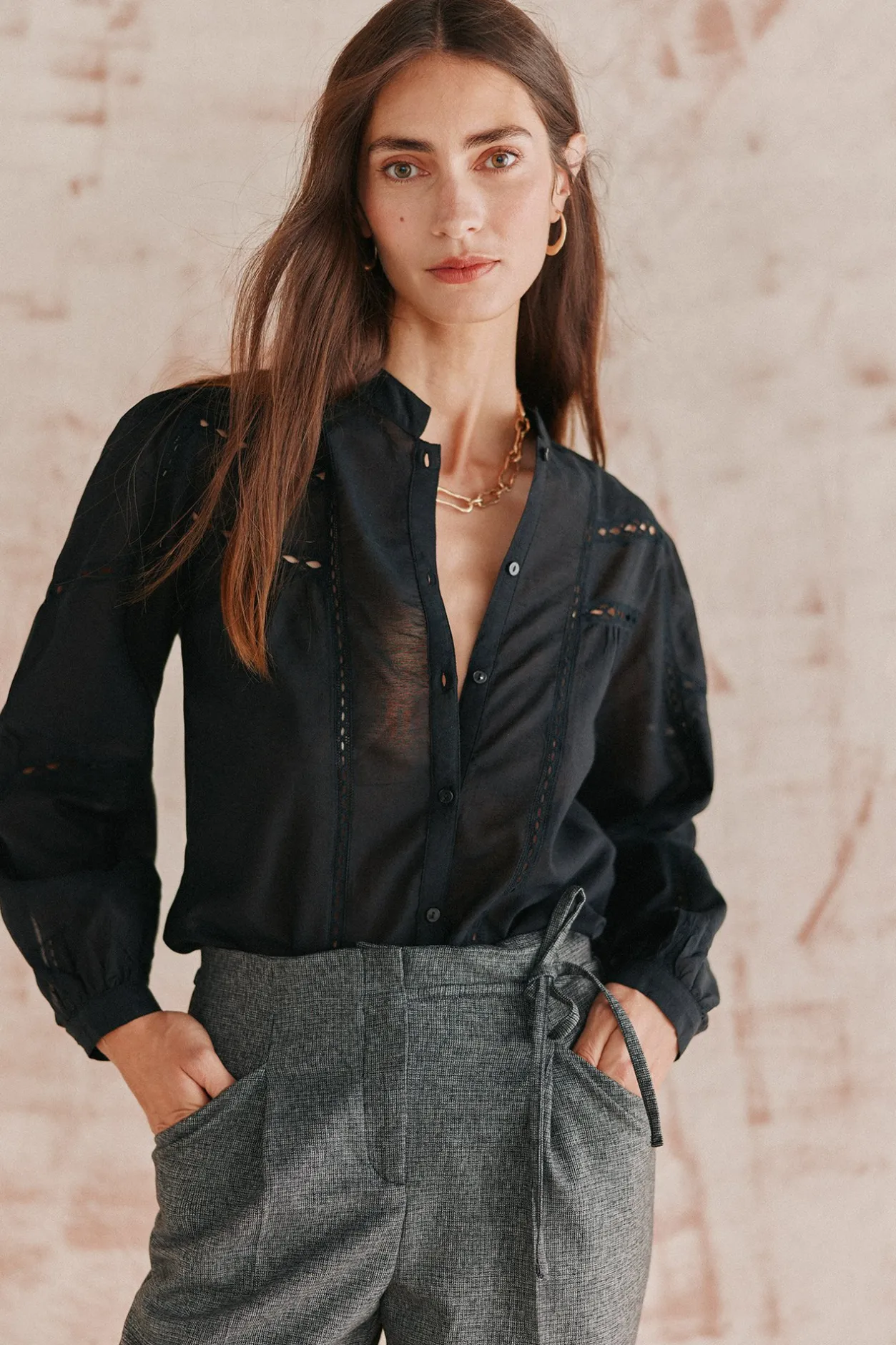 flora_camisa_negra_3.webp Outlet Flora. Camisa negra. Mujer Blusas Y Camisas