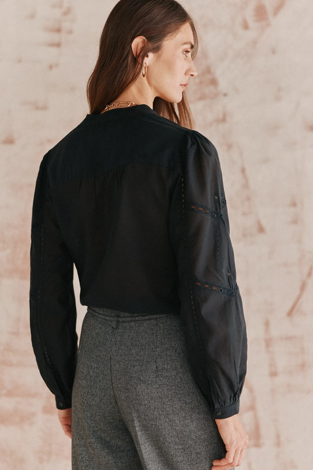 flora_camisa_negra_4.webp Outlet Flora. Camisa negra. Mujer Blusas Y Camisas