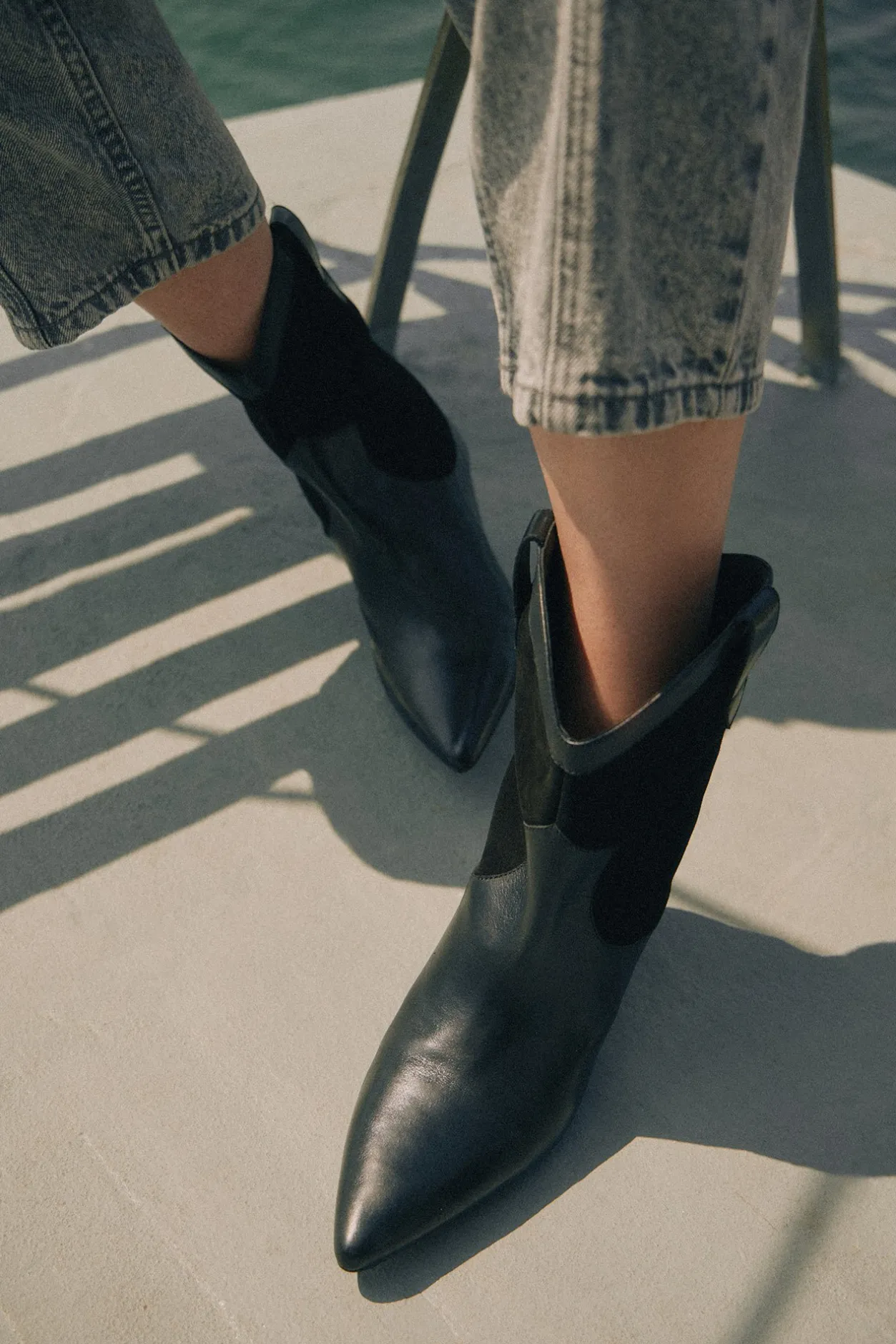 lola_botines_de_serraje_y_0.webp Hot Lola. Botines de serraje y napa Mujer Zapatos