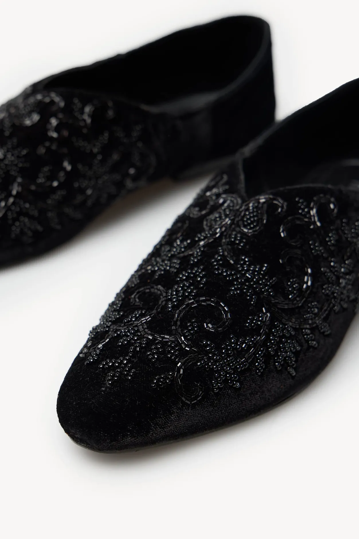 maira_babuchas_de_terciop_3.webp Shop Maira. Babuchas de terciopelo Mujer Zapatos