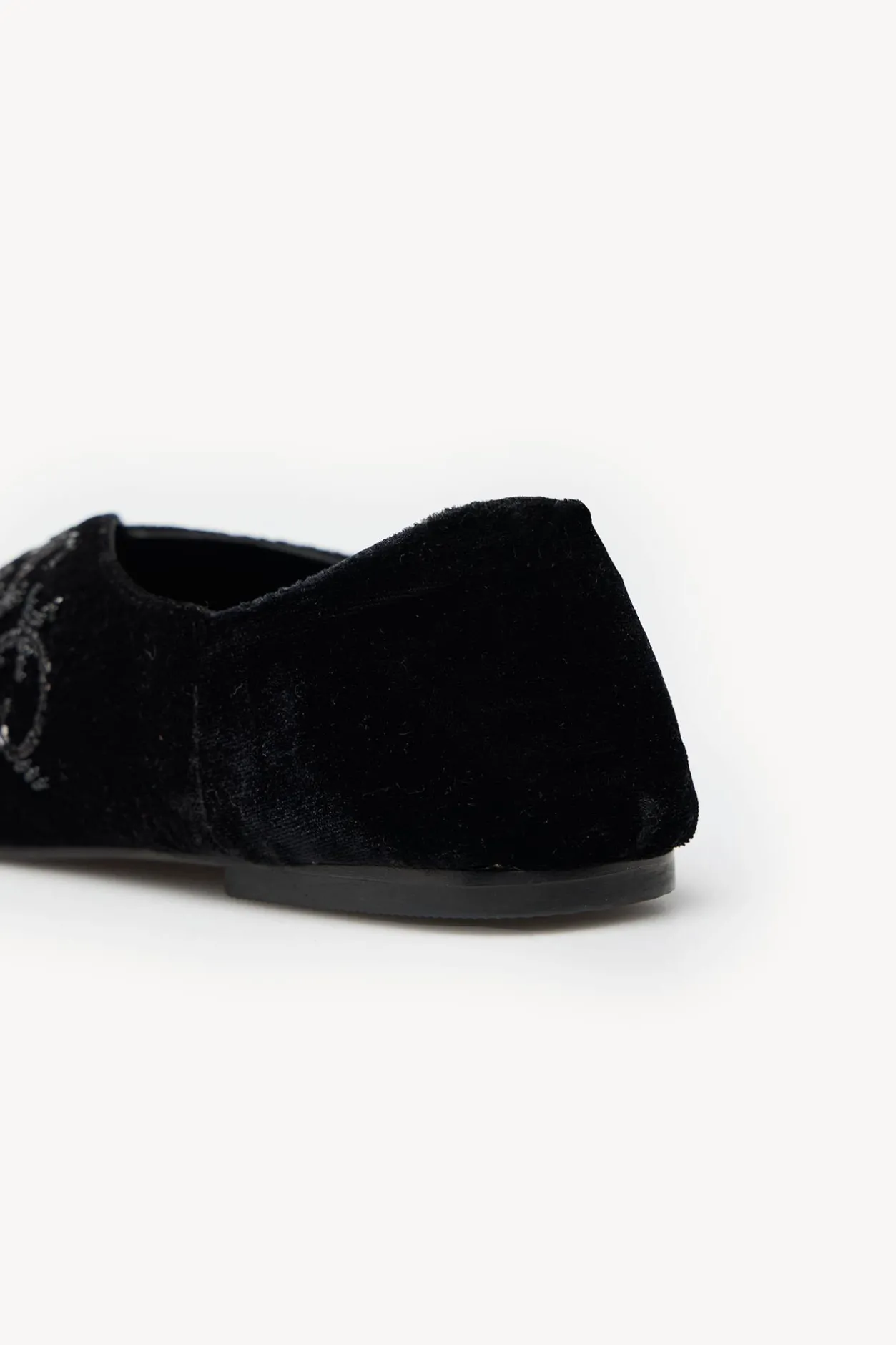 maira_babuchas_de_terciop_4.webp Shop Maira. Babuchas de terciopelo Mujer Zapatos