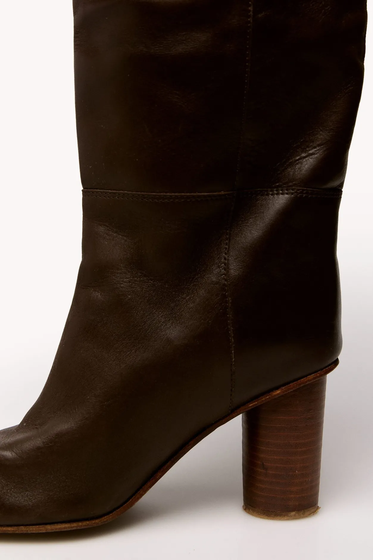 noemi_botas_piel_caa_alta_2.webp Outlet Noemi. Botas piel caña alta Mujer Zapatos