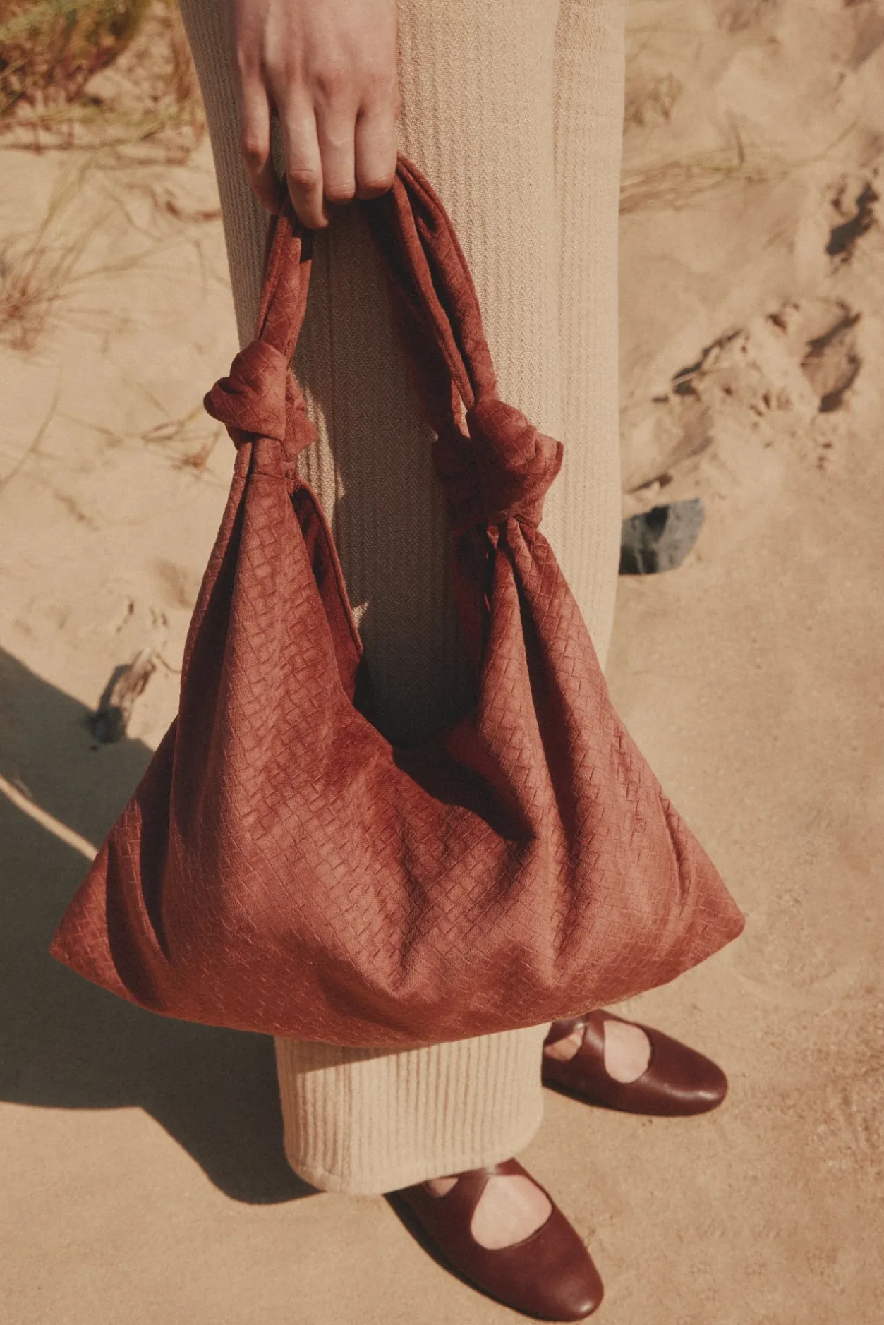 nuria_saco_terciopelo_gra_0.webp Online Nuria. Saco terciopelo grabado Mujer Bolsos Y Accesorios
