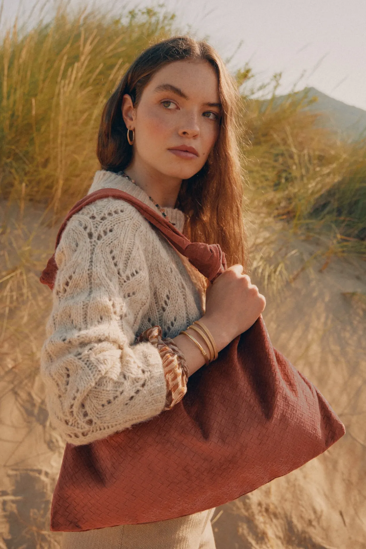 nuria_saco_terciopelo_gra_1.webp Online Nuria. Saco terciopelo grabado Mujer Bolsos Y Accesorios