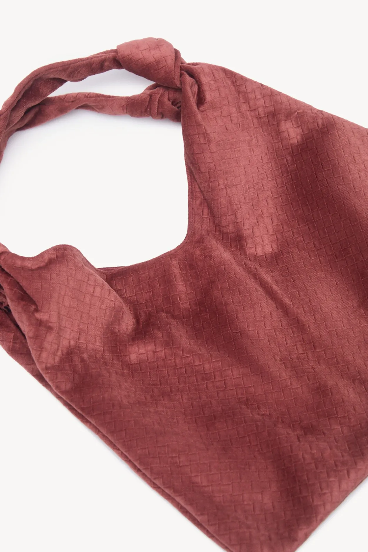 nuria_saco_terciopelo_gra_2.webp Online Nuria. Saco terciopelo grabado Mujer Bolsos Y Accesorios