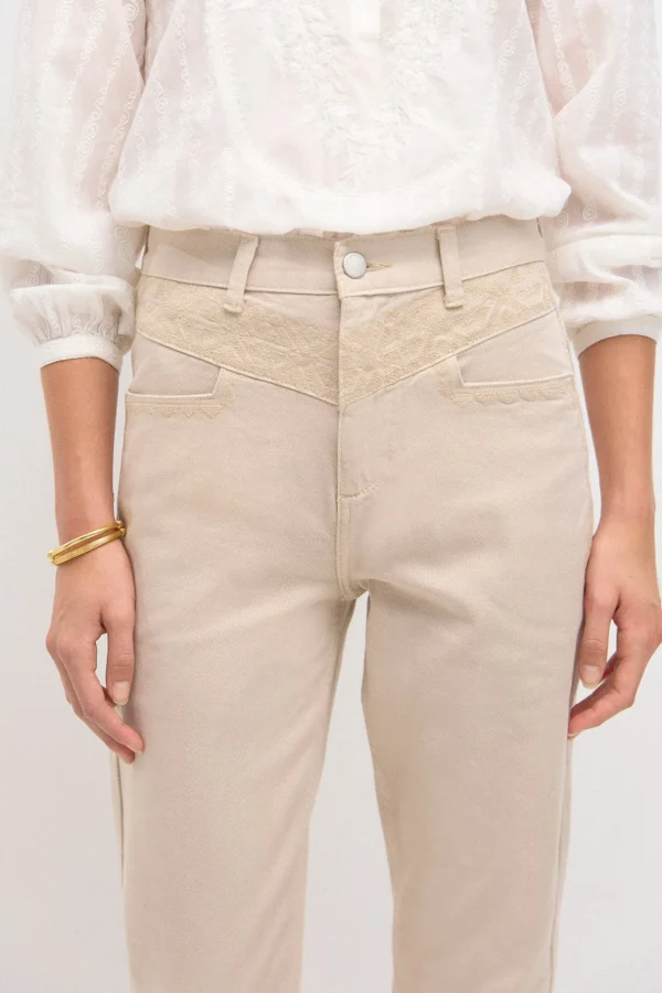 Store Ofelia. Jeans mom con bordados Mujer Jeans | Pantalones