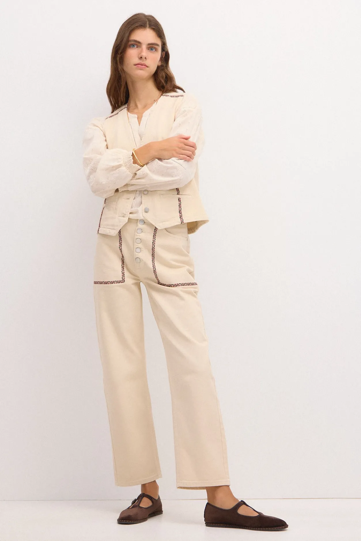 oihana_jeans_rectos_con_b_3.webp Sale Oihana. Jeans rectos con bordados Mujer Jeans | Pantalones