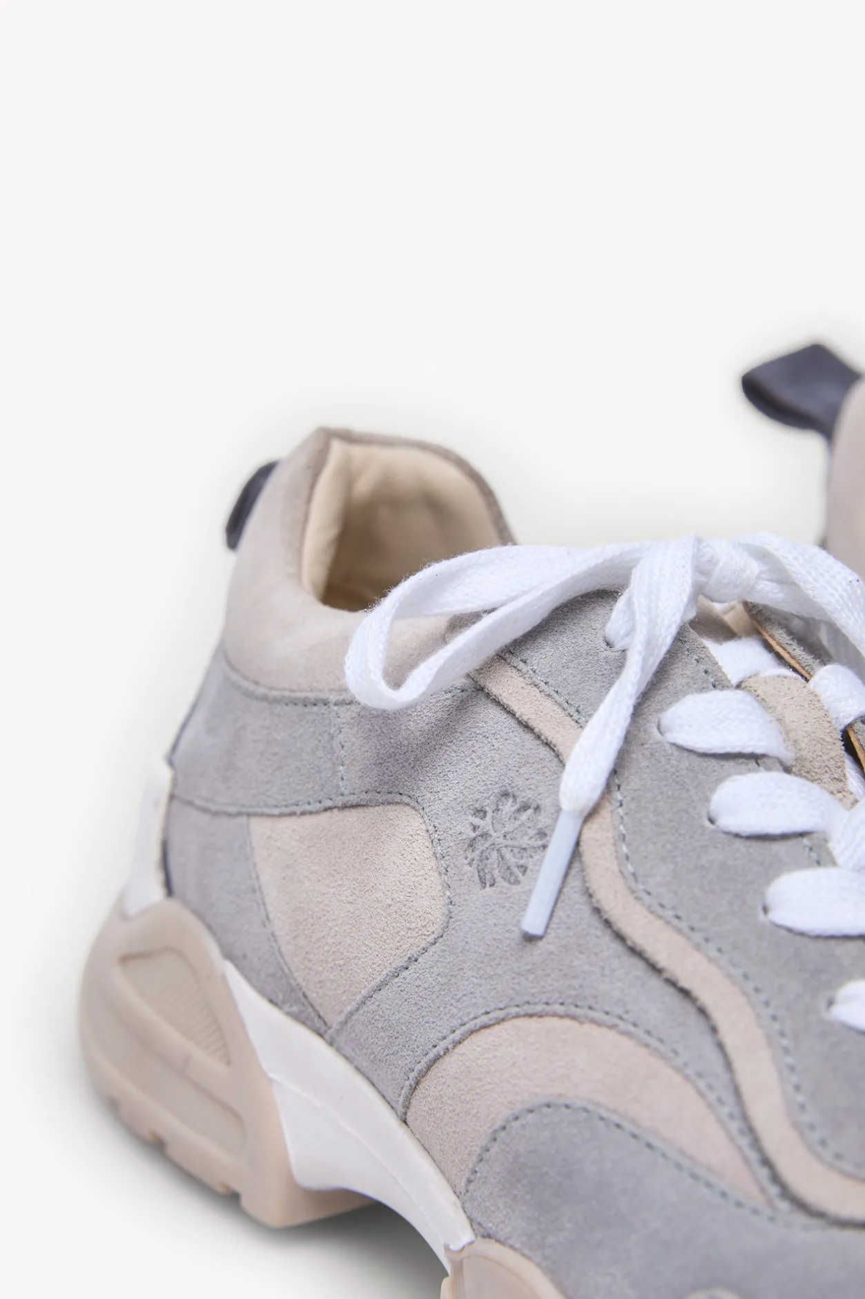 oihana_zapatillas_deporti_1.webp Cheap Oihana. Zapatillas deportivas de piel Mujer Zapatos