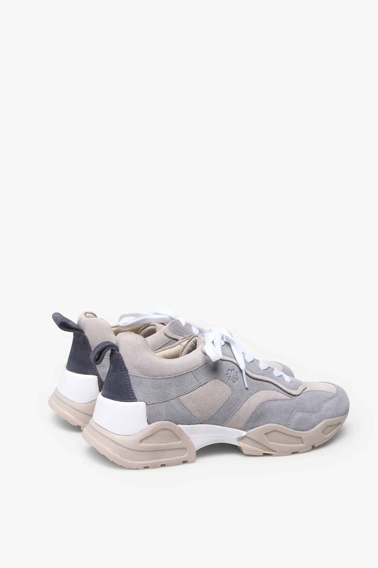 oihana_zapatillas_deporti_2.webp Cheap Oihana. Zapatillas deportivas de piel Mujer Zapatos