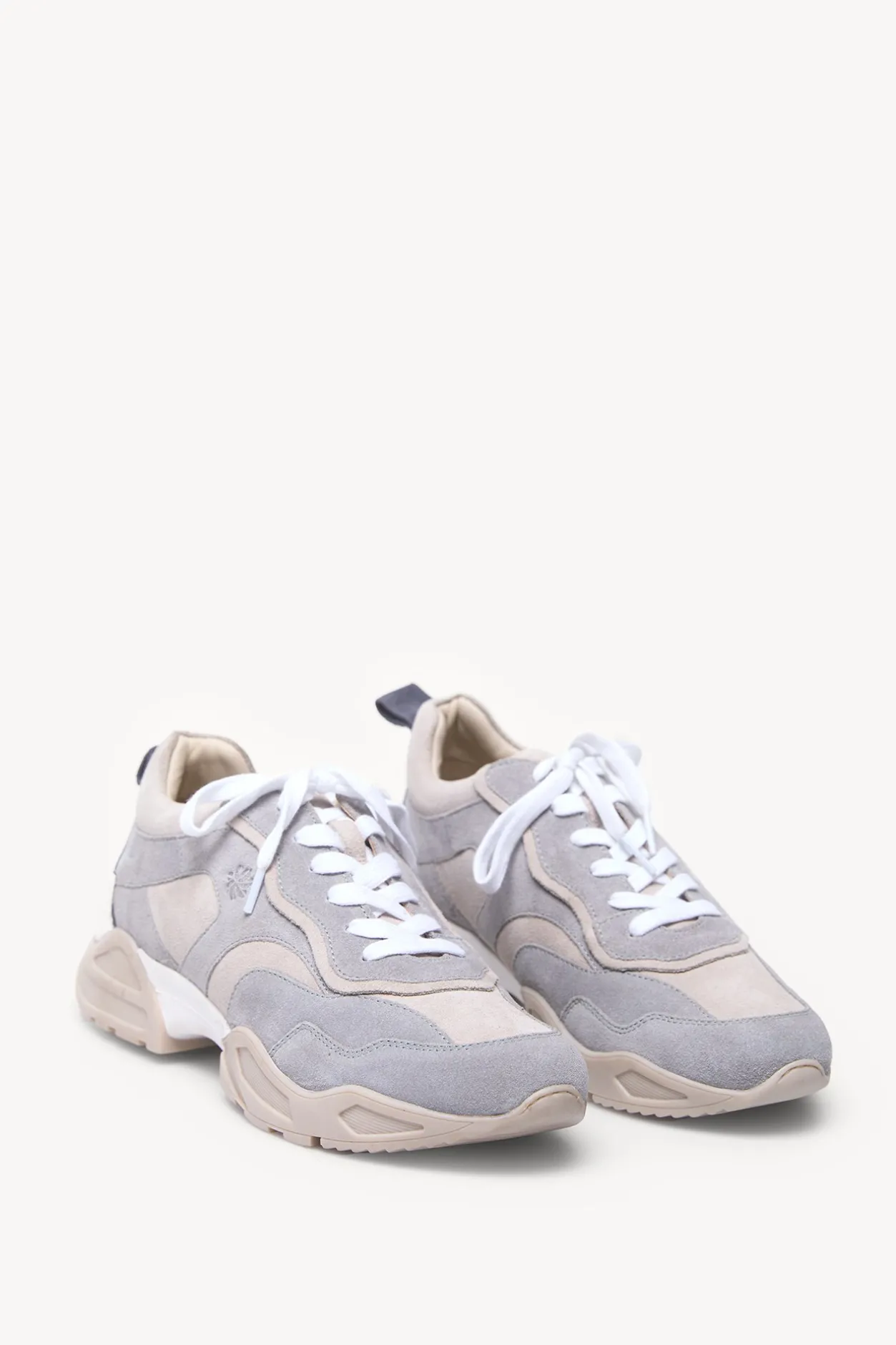 oihana_zapatillas_deporti_3.webp Cheap Oihana. Zapatillas deportivas de piel Mujer Zapatos