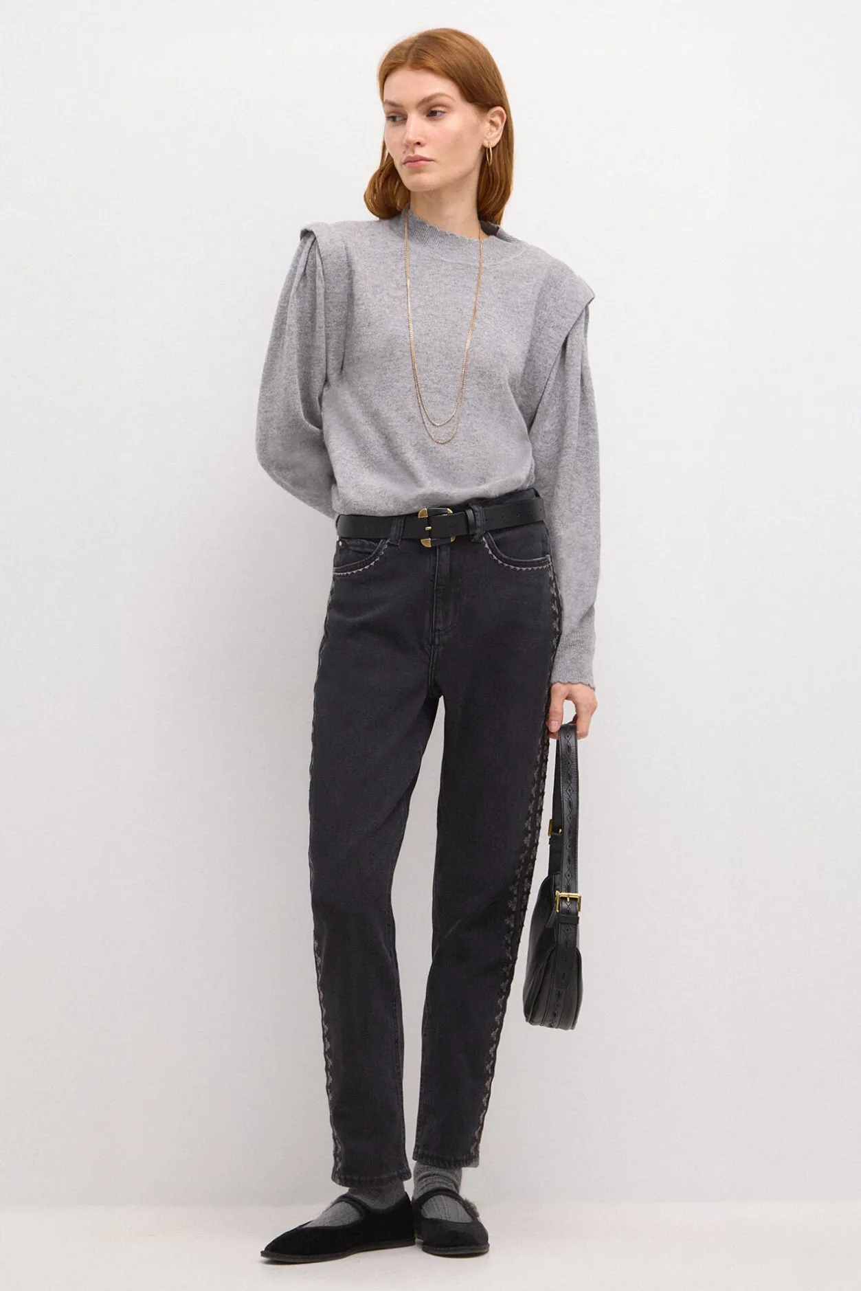 olena_jeans_mom_con_borda_0.webp Clearance Olena. Jeans mom con bordados Mujer Jeans | Pantalones