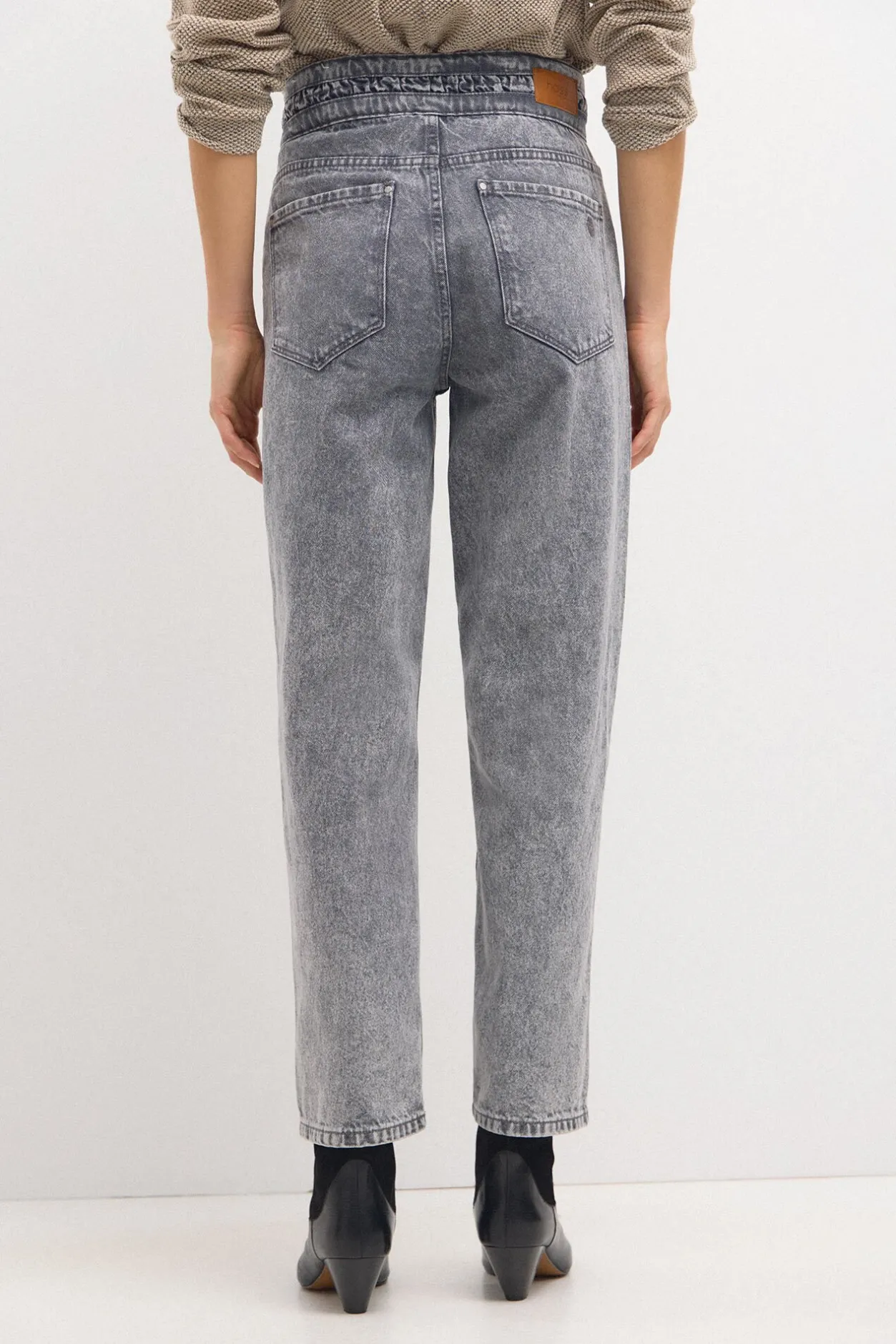 olinda_jeans_rectos_con_c_2.webp New Olinda. Jeans rectos con cortes Mujer Jeans | Pantalones