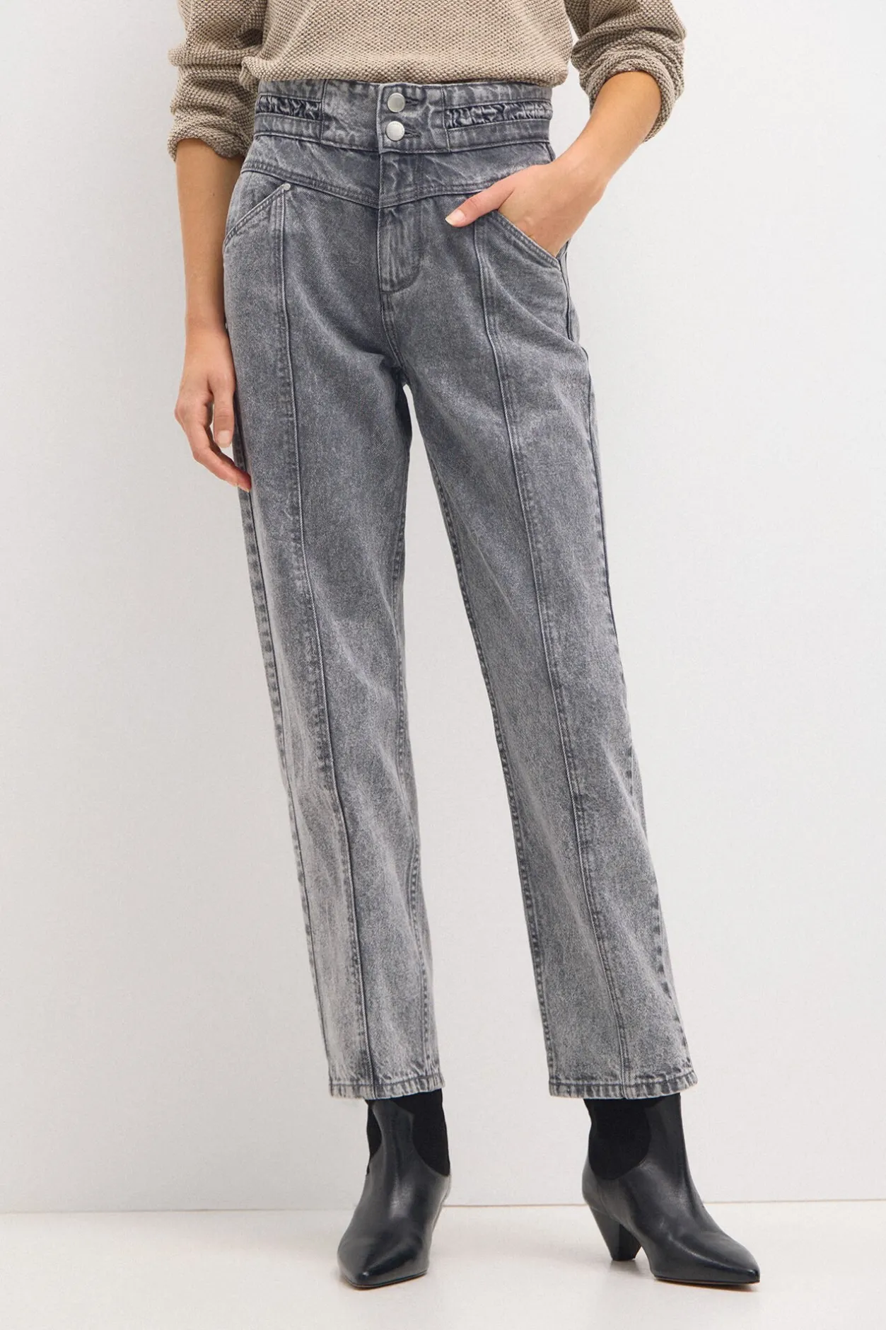 olinda_jeans_rectos_con_c_5.webp New Olinda. Jeans rectos con cortes Mujer Jeans | Pantalones