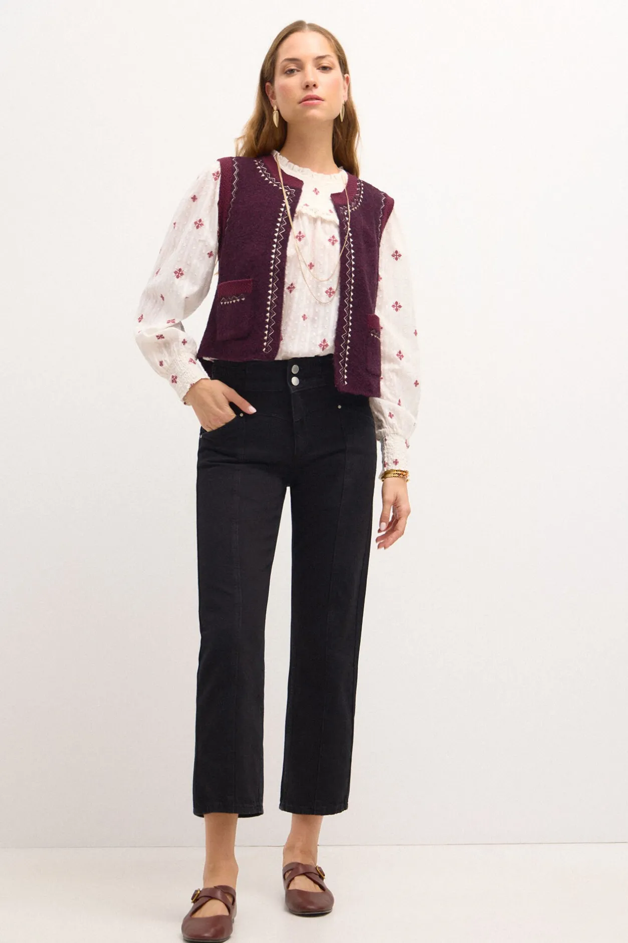 omega_jeans_rectos_con_co_2.webp Best Omega. Jeans rectos con cortes Mujer Jeans | Pantalones