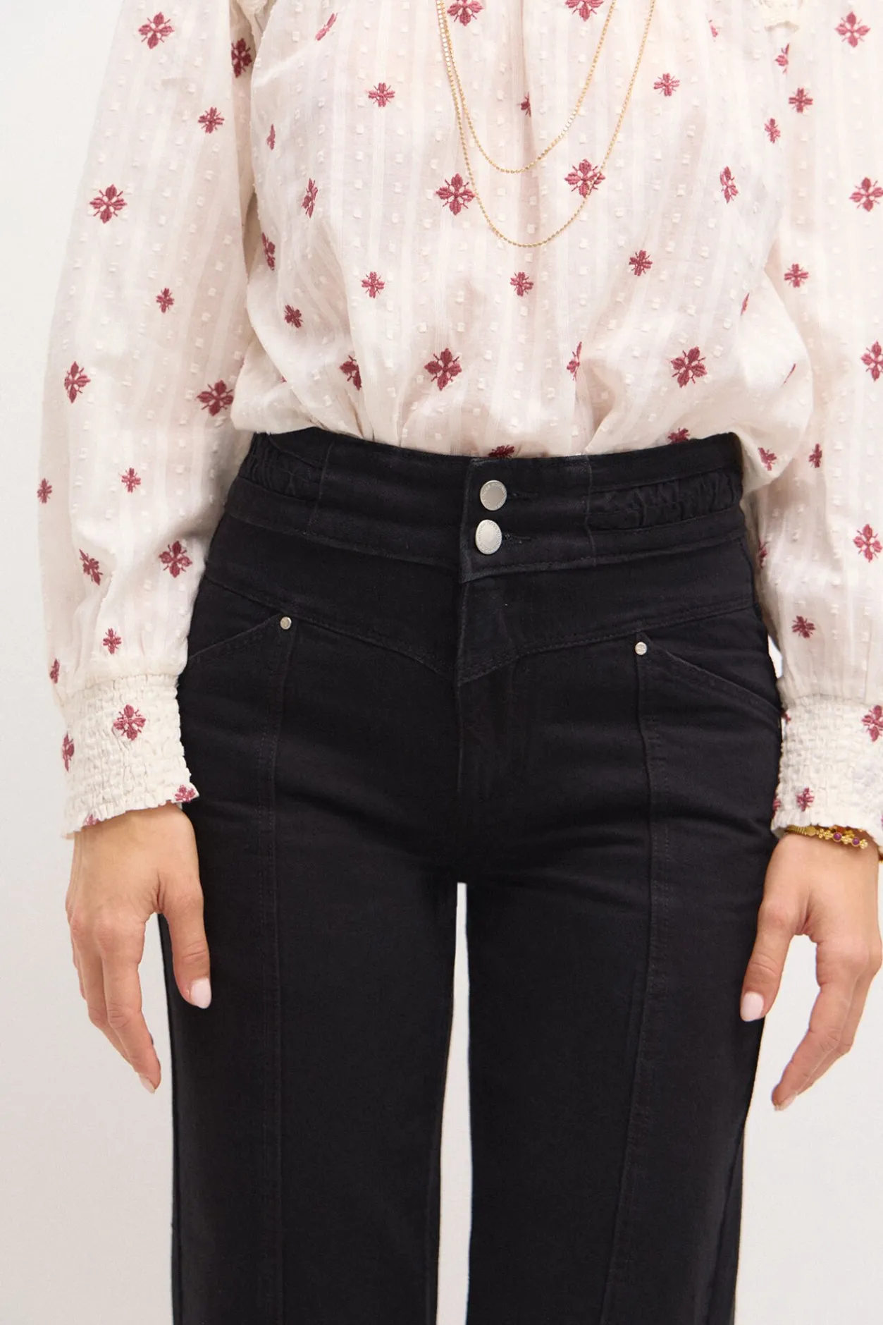 omega_jeans_rectos_con_co_3.webp Best Omega. Jeans rectos con cortes Mujer Jeans | Pantalones