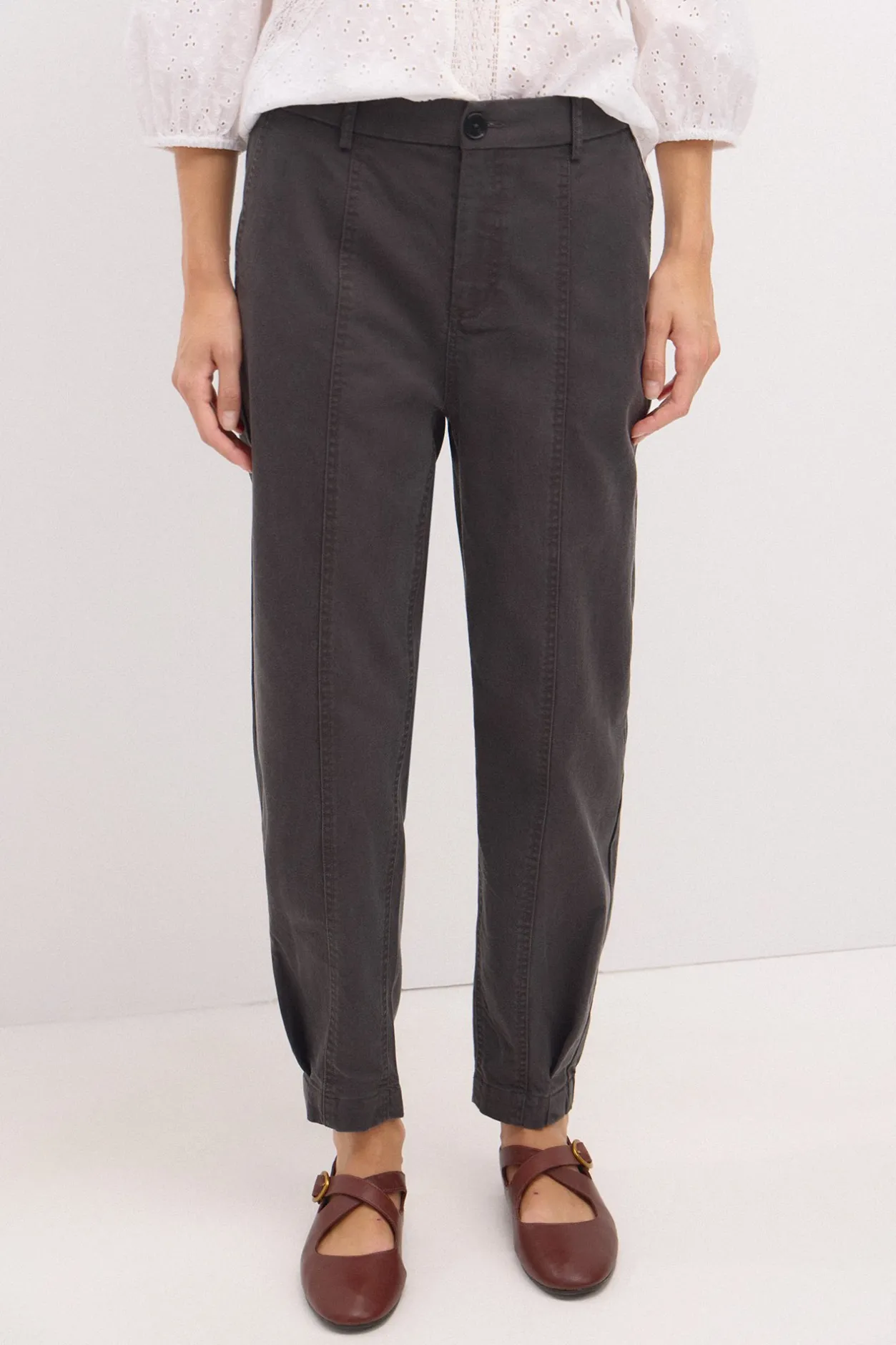 paloma_pantaln_de_algodn__1-1.webp Clearance Paloma. Pantalón de algodón con pinzas Mujer Pantalones