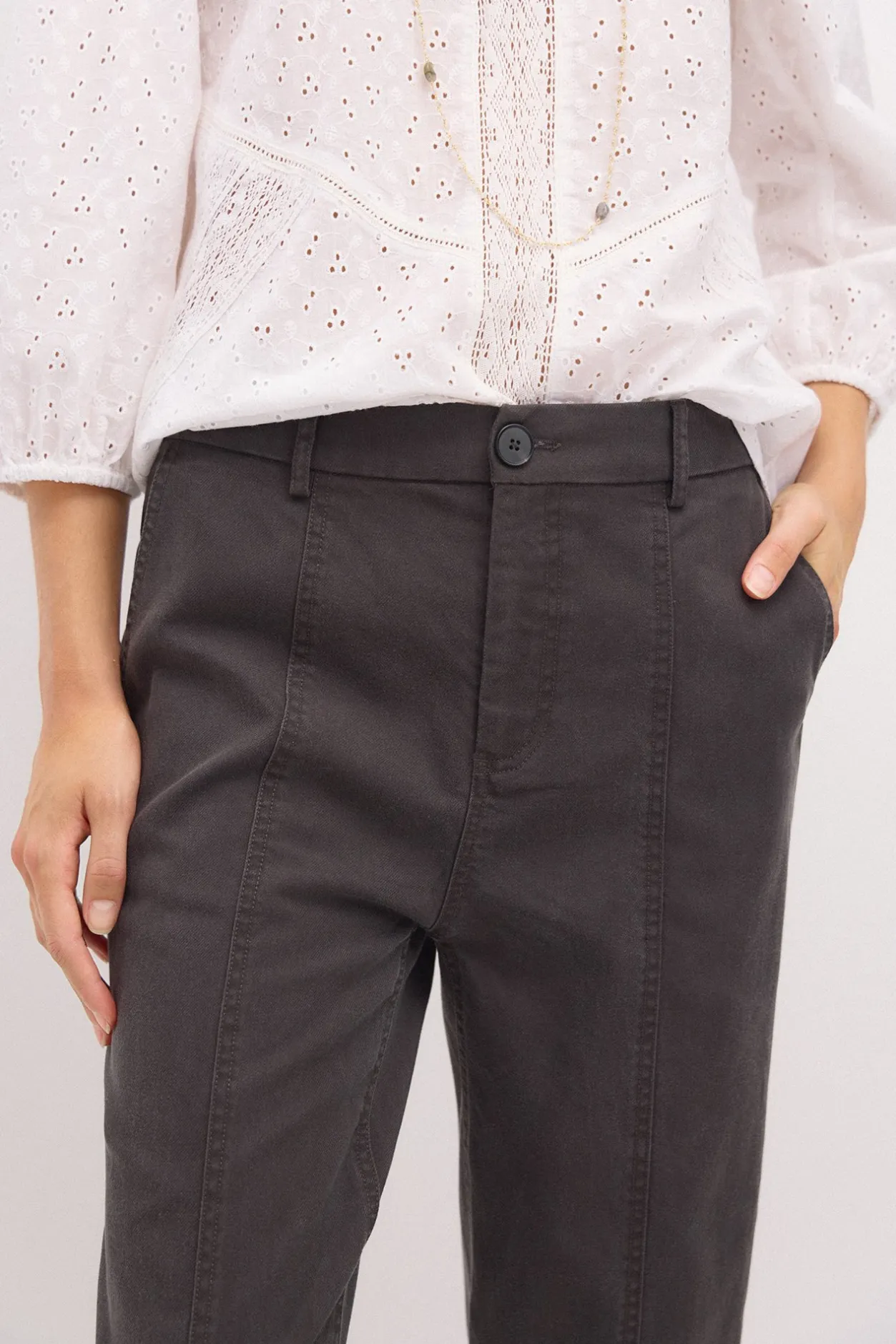 paloma_pantaln_de_algodn__4-1.webp Clearance Paloma. Pantalón de algodón con pinzas Mujer Pantalones