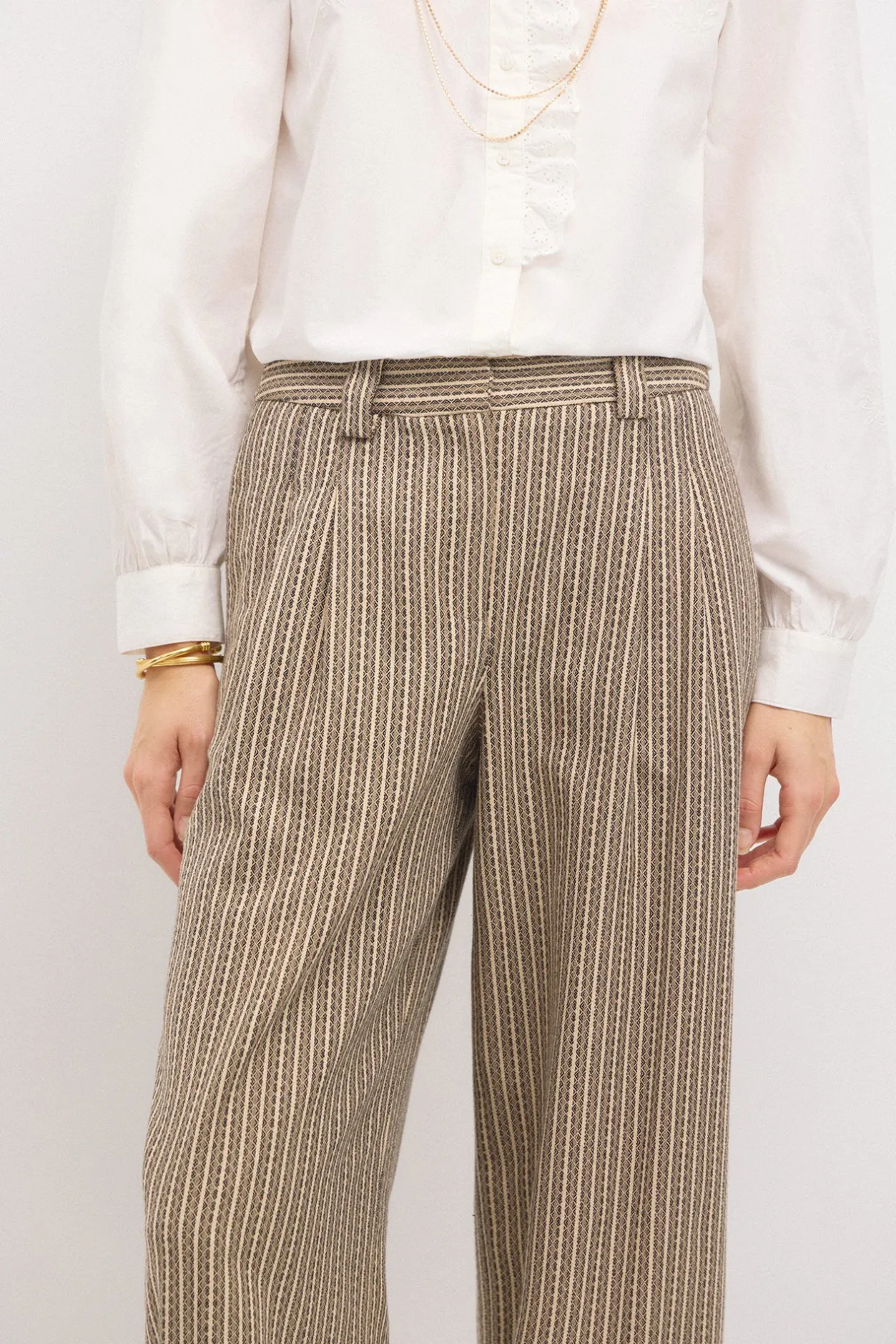 paola_pantaln_amplio_de_r_2.webp Clearance Paola. Pantalón amplio de rayas Mujer Pantalones