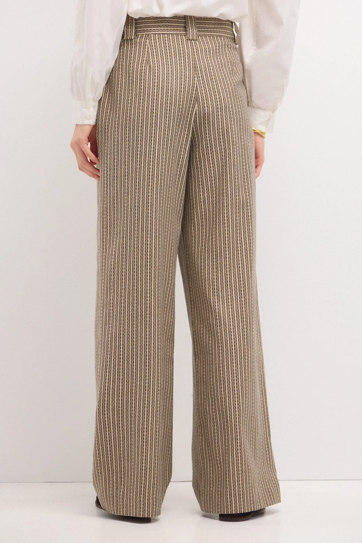 paola_pantaln_amplio_de_r_3.webp Clearance Paola. Pantalón amplio de rayas Mujer Pantalones