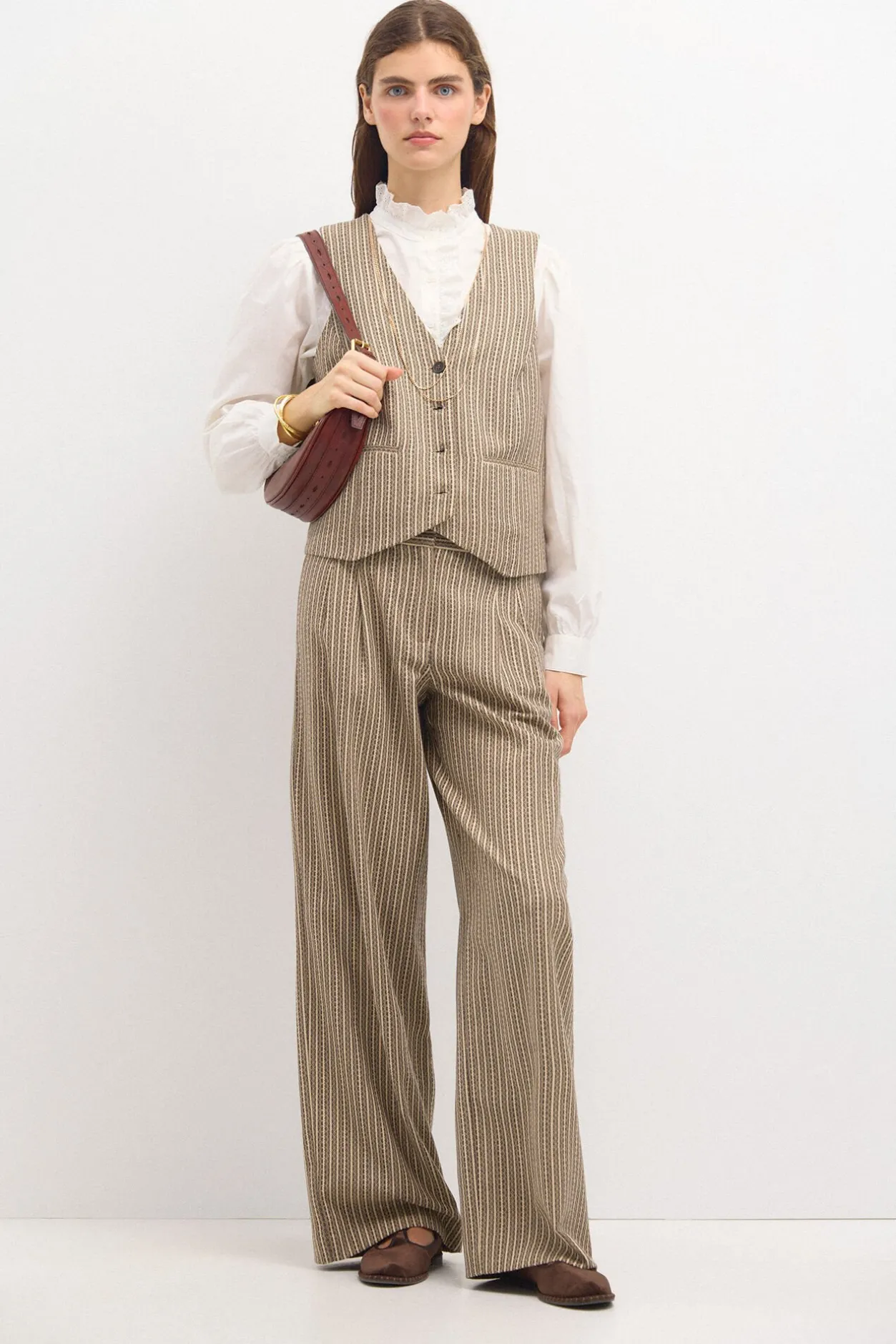 paola_pantaln_amplio_de_r_4.webp Clearance Paola. Pantalón amplio de rayas Mujer Pantalones