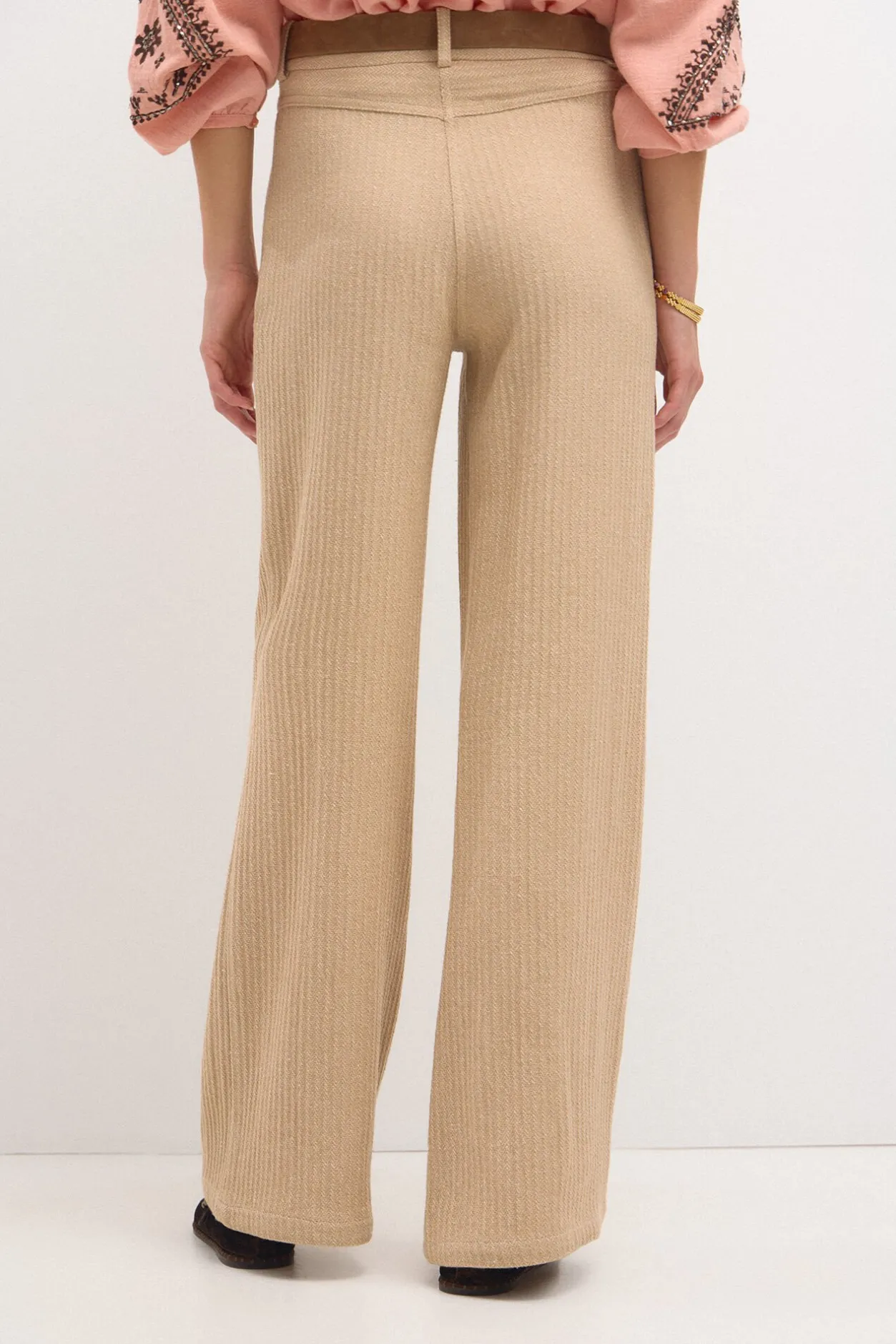 petra_pantaln_amplio_de_e_3.webp Online Petra. Pantalón amplio de espiga Mujer Pantalones