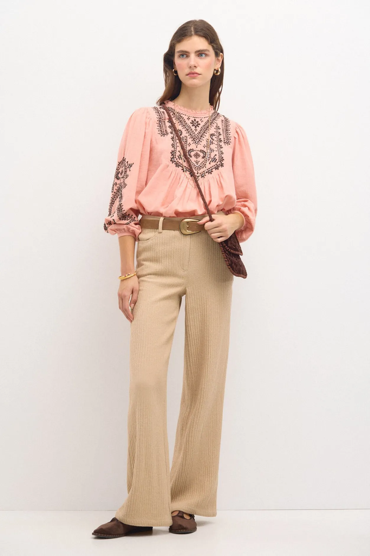 petra_pantaln_amplio_de_e_4.webp Online Petra. Pantalón amplio de espiga Mujer Pantalones