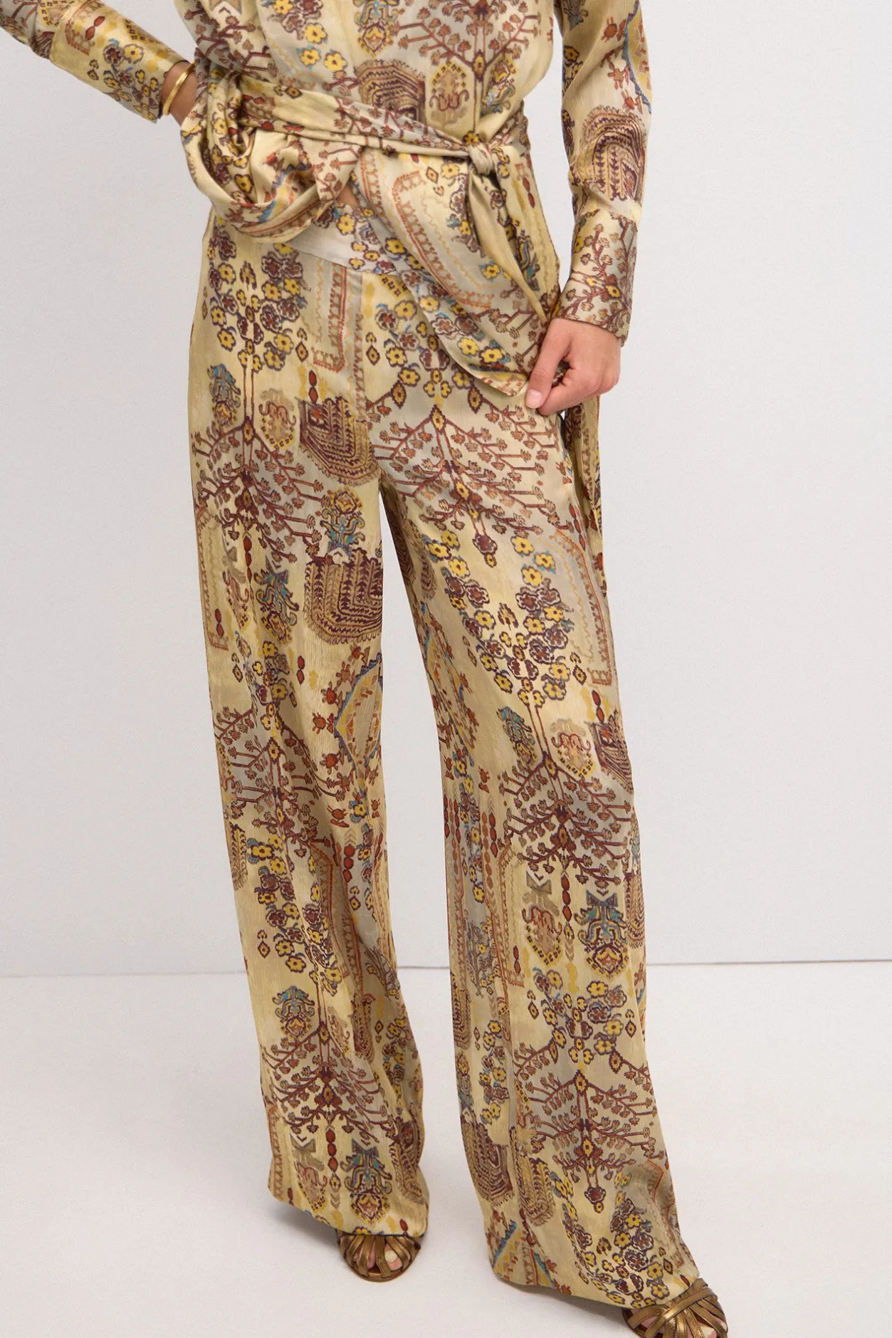 prisca_pantaln_amplio_est_1.webp New Prisca. Pantalón amplio estampado Mujer Pantalones