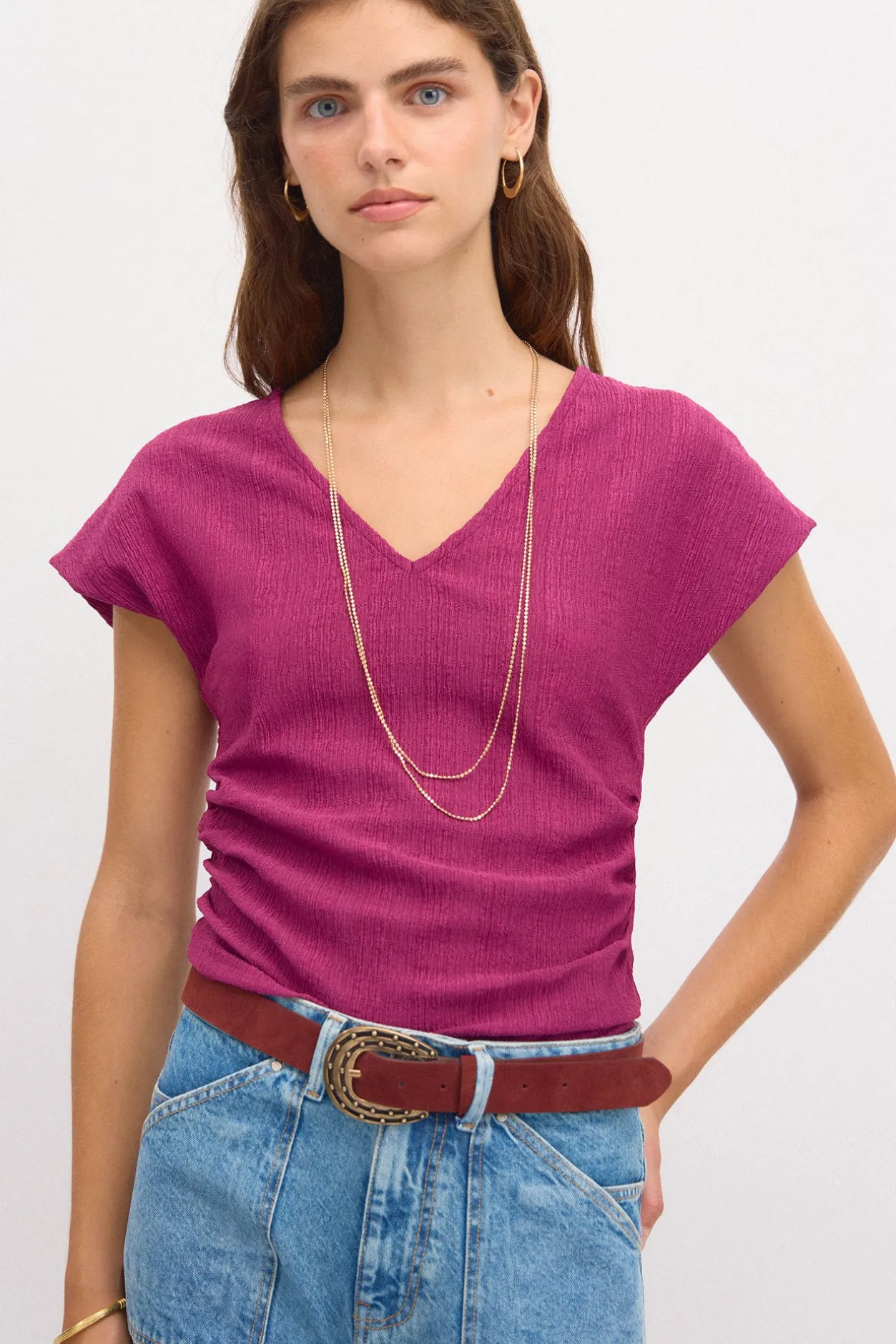 sara_camiseta_entallada_c_0.webp Best Sale Sara. Camiseta entallada con textura Mujer Camisetas Y Tops