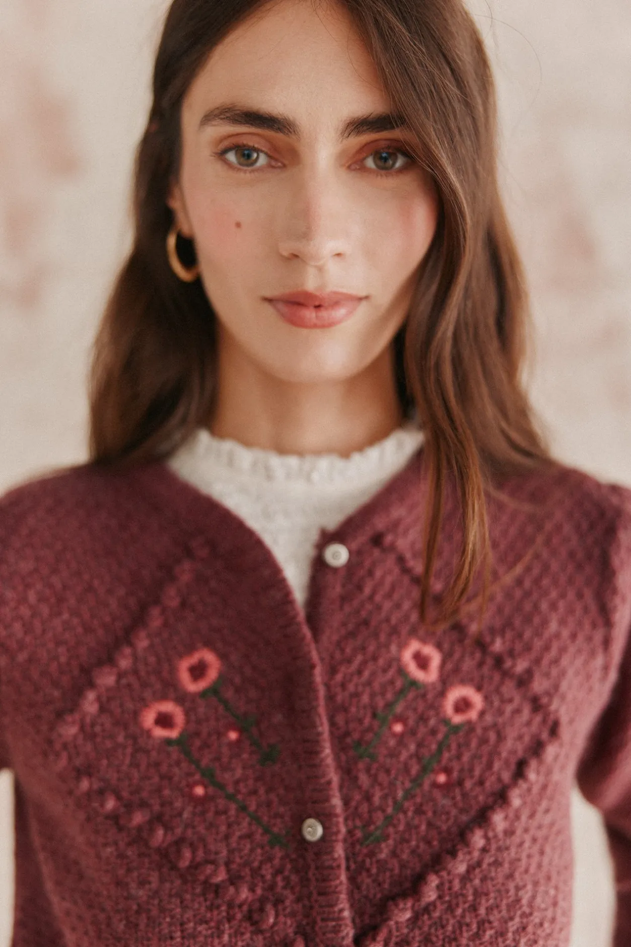 tefila_chaqueta_de_punto__3.webp Shop Teófila. Chaqueta de punto bordada Mujer Jerséis Y Cárdigans