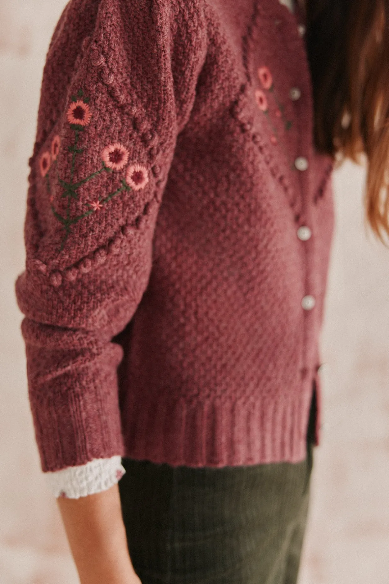 tefila_chaqueta_de_punto__4.webp Shop Teófila. Chaqueta de punto bordada Mujer Jerséis Y Cárdigans